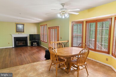 5705 Silk Tree Dr, Riverdale, MD 20737 - photo 7