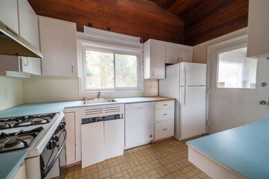 107 Brownell Ave, New Bedford, MA 02740 - photo 5