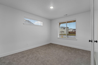 1062 NW Walnut Ave, Redmond, OR 97756 - photo 3