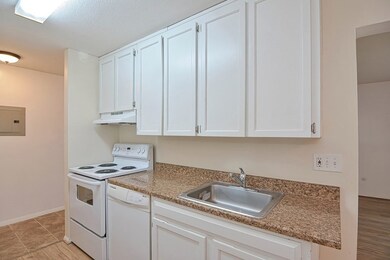 42 Shrewsbury Green Dr unit H, Shrewsbury, MA 01545 - photo 2