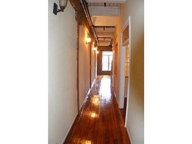 Foyer. Entry hallway.