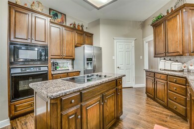 1005 Carousel Dr, Bedford, TX 76021 - photo 3