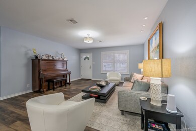 408 N Edison St, Fredericksburg, TX 78624 - photo 5