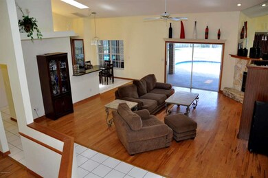 4-Familyroom