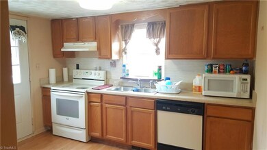 1615 Jackson Lake Rd, High Point, NC 27263 - photo 6