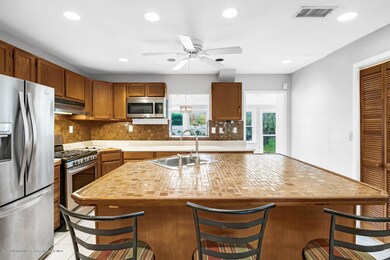 27 Maxwell Rd Eatontown NJ-large-011-008