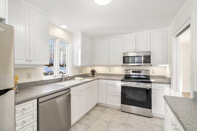 126 Chestnut Cir, Lincoln, MA 01773 - photo 3