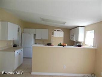 Breakfast Bar and Kitchen