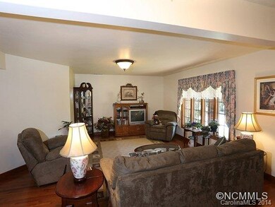 163 Mulberry Hill Dr, Hendersonville, NC 28792 - photo 3