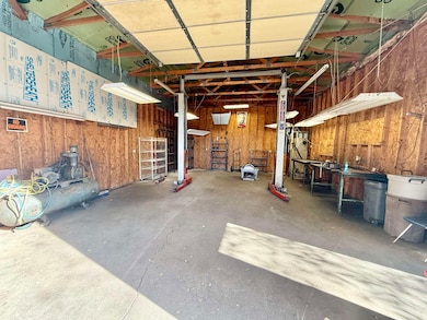 520 S Chase St, Wichita, KS 67213 - photo 5