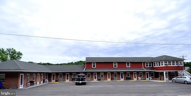 268 Wilkes St unit 8, Berkeley Springs, WV 25411 - photo 2