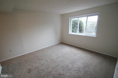 19613 Gunners Branch Rd, Germantown, MD 20876 - photo 5