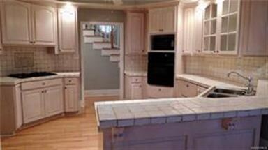 Large open kitchen with a bar area for seating! Cu