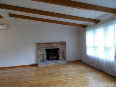 Living Room nice and bright
