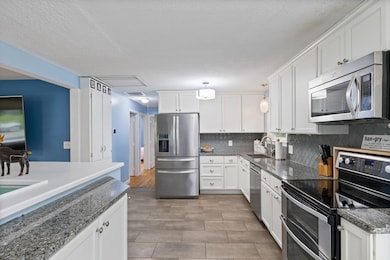 2 Heather Dr, Hooksett, NH 03106 - photo 5