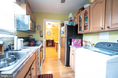 616 Douglass Ave, Rockville, MD 20850 - photo 3