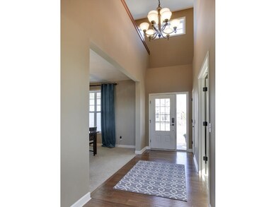 OPEN 2-STORY FOYER