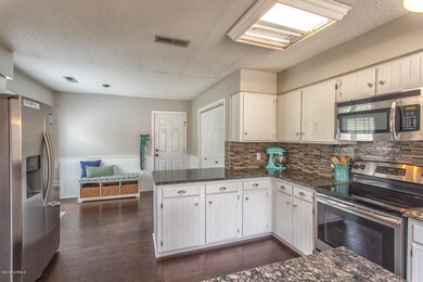 Kitchen and Breakfast