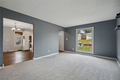 1728 Southview Dr NW, Cedar Rapids, IA 52405 - photo 2