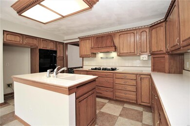 18 Lindenwood Dr, Collinsville, IL 62234 - photo 4