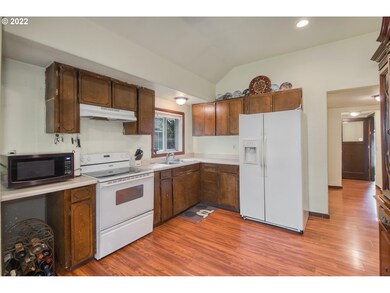 6714 NE Chestnut St, Hillsboro, OR 97124 - photo 7