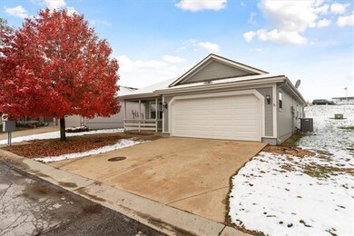 520 S Saturn Dr, Raymore, MO 64083 - photo 2