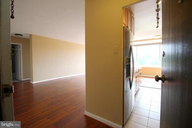 Taft Towers unit 806, Arlington, VA 22201 - photo 2