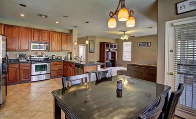 breakfast area toward kitchen-great rm