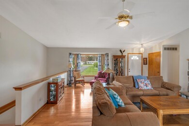 07-2445 S Waverly Rd-windowstill-realest