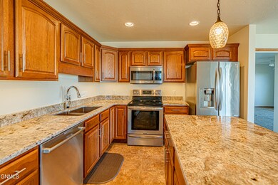 3702CalgaryCt_00004