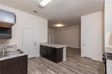 690 Fallow Ln, Alvin, TX 77511 - photo 7