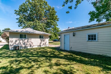 1900 Robindale St, Wickliffe, OH 44092 - photo 4