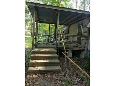 Deck. Covered rear deck