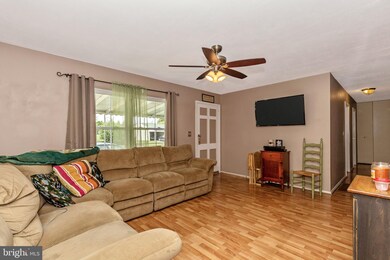 1036 Bramly Dr, Hagerstown, MD 21742 - photo 5