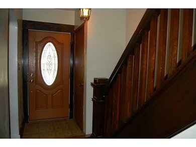 Entry/Foyer.