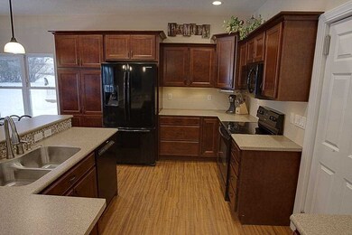 4311 Wedgewood Dr, Cedar Falls, IA 50613 - photo 3