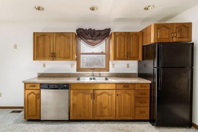 007_ba_E 1235 Langland Dr-004