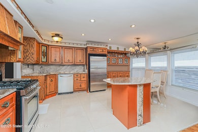 872 Edgegrove Ave, Staten Island, NY 10309 - photo 7