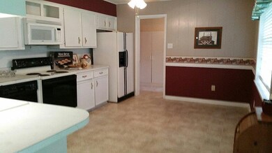 403 Holiday Cir, Pineville, LA 71360 - photo 5