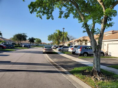 1821 SW 116th Way, Miramar, FL 33025 - photo 4