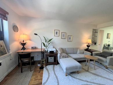 Windsor Park unit 4 G, Oakland Gardens, NY 11364 - photo 4