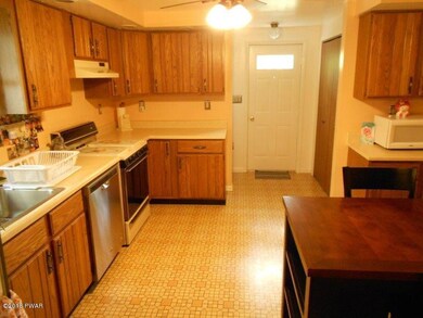 802 Rowel Ct, Hawley, PA 18428 - photo 5