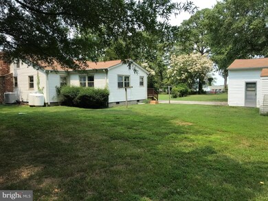 715 Shore Dr, Colonial Beach, VA 22443 - photo 4