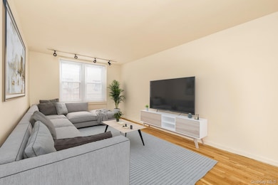 31-85 Crescent St unit 2, Astoria, NY 11106 - photo 2