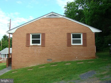 296 Locust Dr, Strasburg, VA 22657 - photo 3