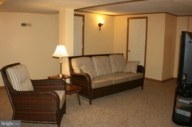 8141 Claiborne Dr, Frederick, MD 21702 - photo 3