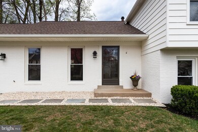 10812 Rippon Lodge Dr, Fairfax, VA 22032 - photo 3