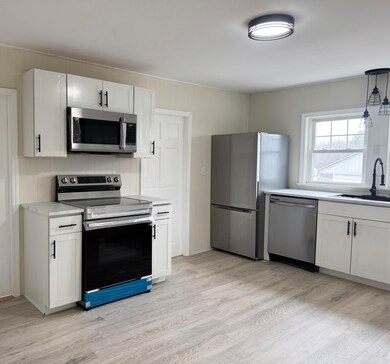 96 Mcnamara St, Lewiston, ME 04240 - photo 4