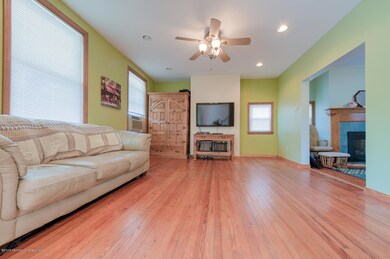 84 3rd St Keyport NJ 07735 USA-large-008
