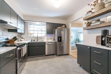 5328 Hedgewood Rd (Interior)-10